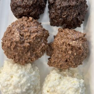 Six coconut macaroons in three different flavors arranged in two rows.
